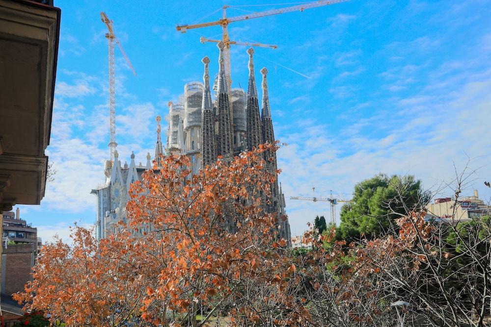 Bbarcelona Sagrada Familia Garden Apartment Luaran gambar