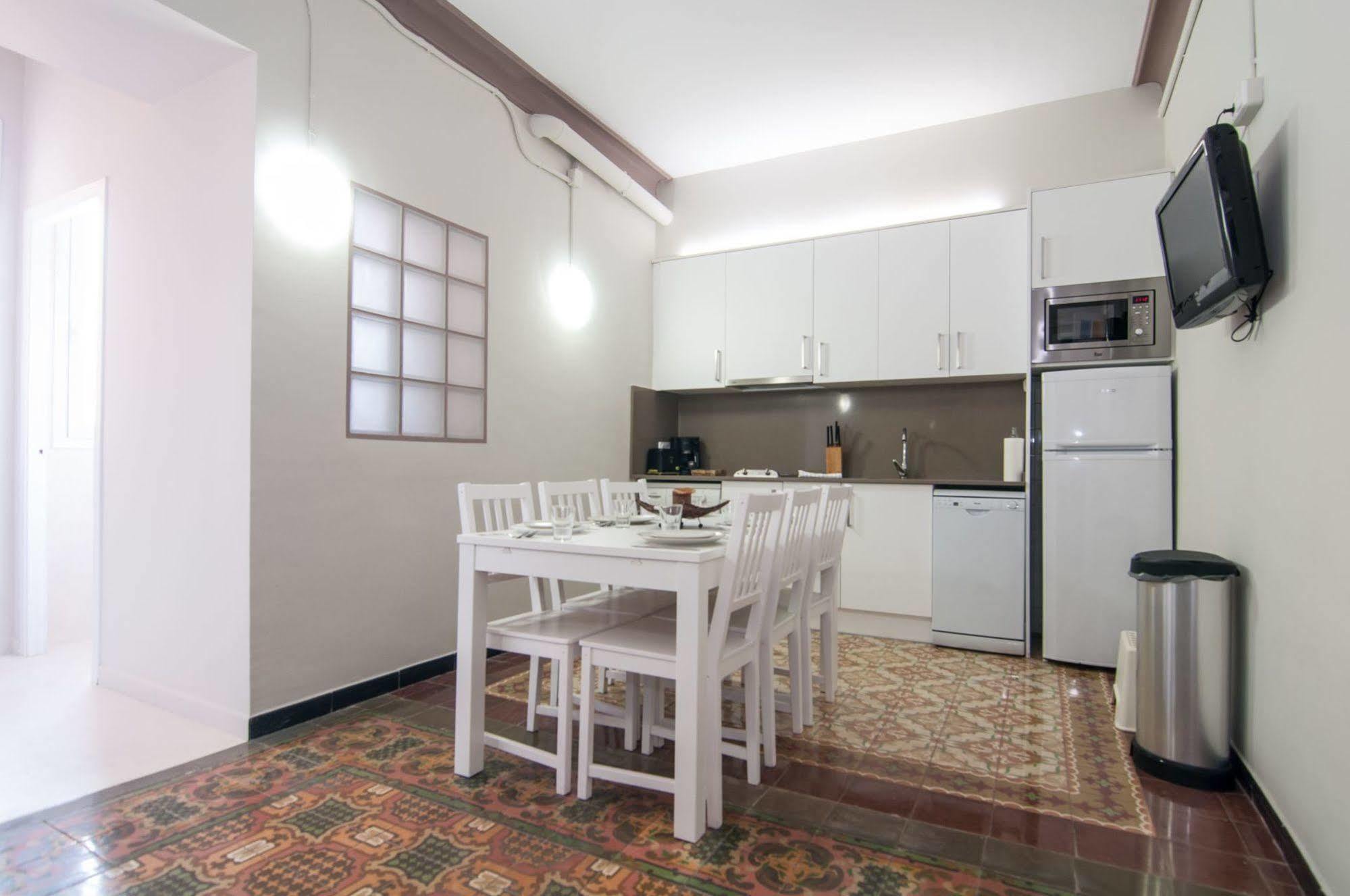 Bbarcelona Sagrada Familia Garden Apartment Luaran gambar